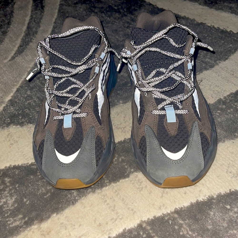 Authentic: Yeezy 700v2 Geode - Picture 2 of 4